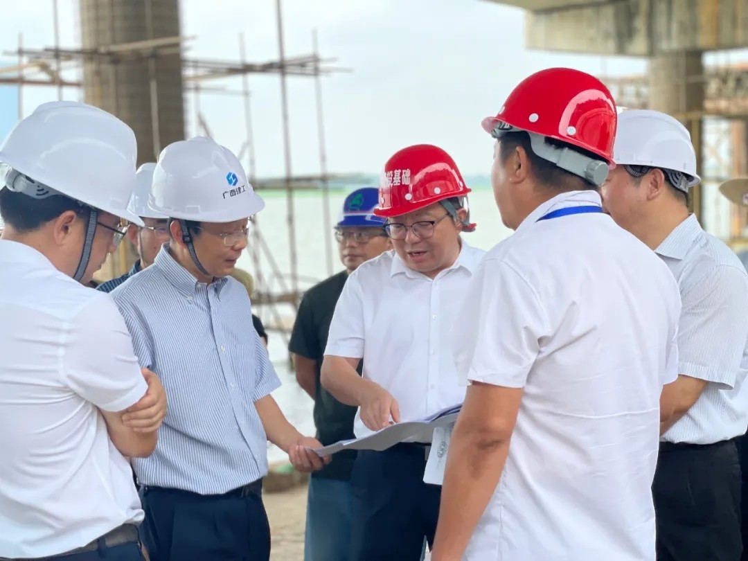 副市长宋铀调研沿江中北大路路路提升刷新工程